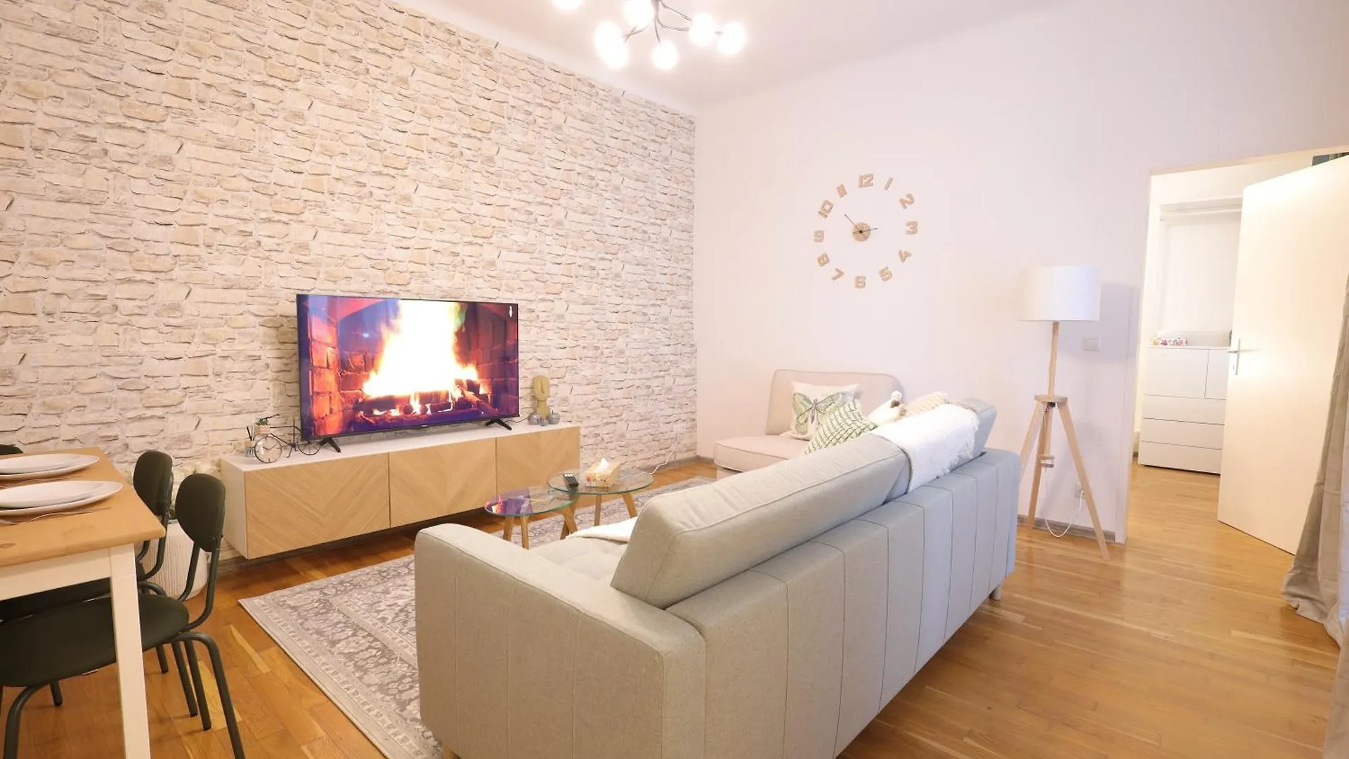 Emerald Holiday Home With Patio Wien