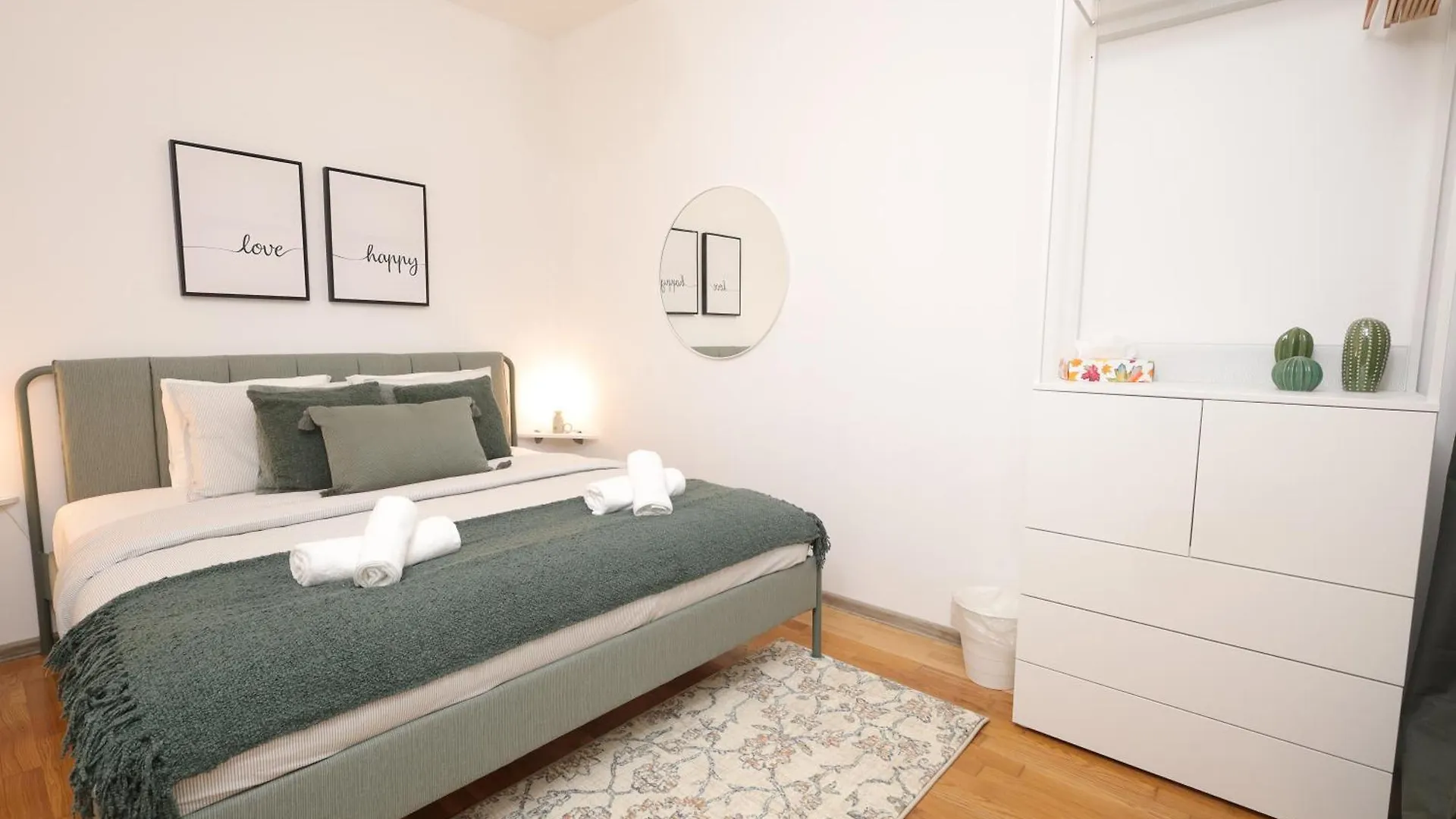 Emerald Holiday Home With Patio Wien