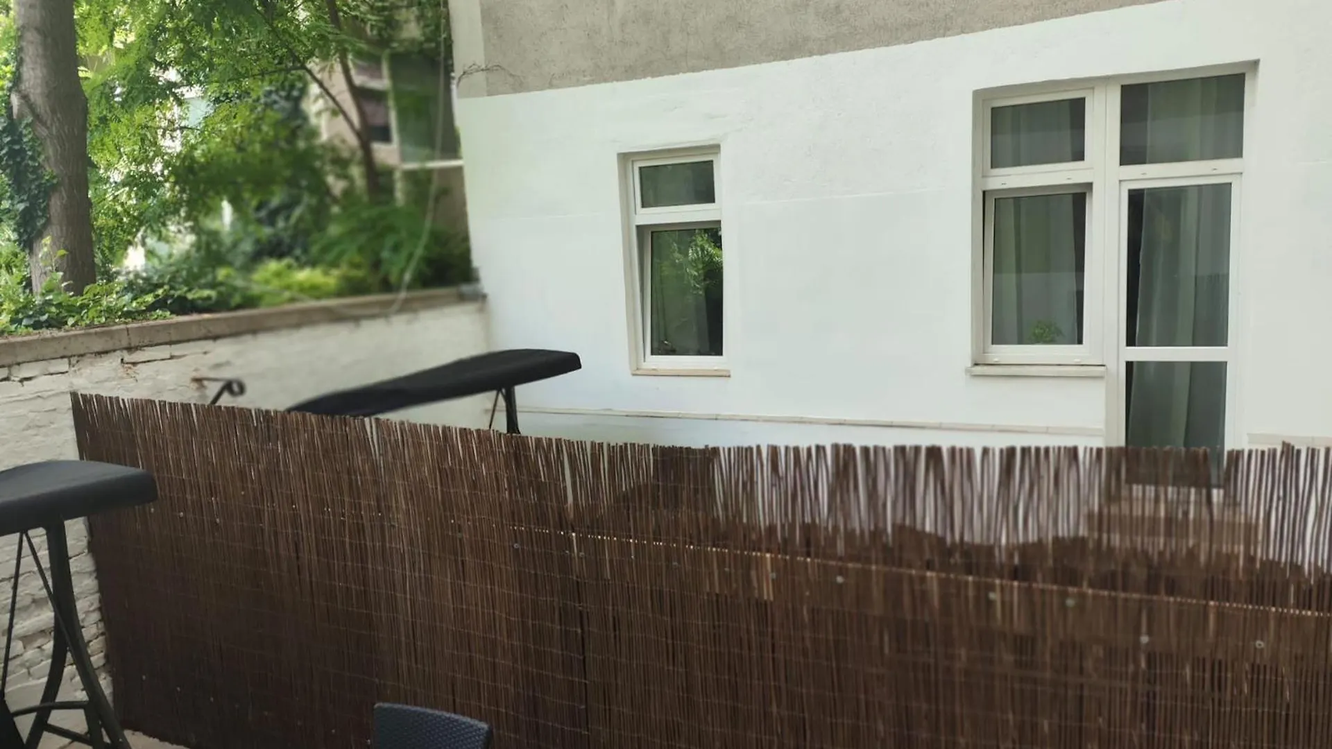 Lägenhet Emerald Holiday Home With Patio Wien